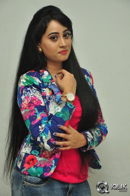 Anchor-Ashwini-At-Iddaram-Movie-Audio-Launch